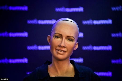 “AI 소피아는 꼭두각시 인형일 뿐”…AI 대가의 일침
