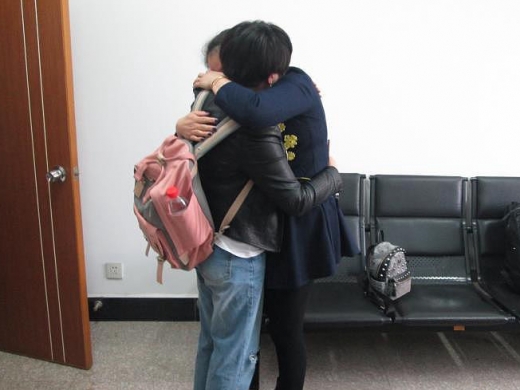 [월드피플+] 출생직후 헤어진 쌍둥이 자매, 36년 만에 재회한 사연