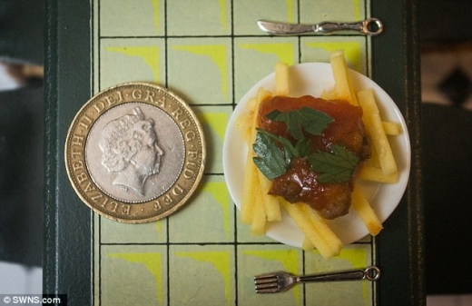 동전 크기의 한끼 식사… ‘초소형 요리 교실’ 화제