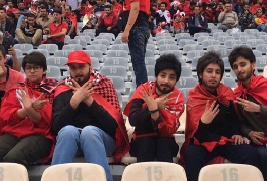 이란 여성 5명, 남성 변장하고 축구장 찾은 이유