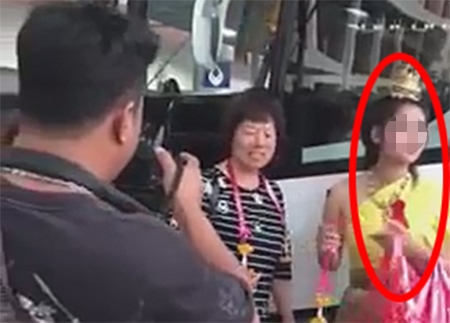 ‘억지 웃음’ 방콕 공항 외주 직원 논란…中관광객에 사과 (영상)