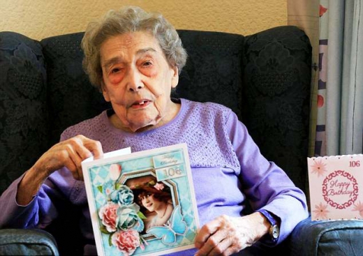 英106세 할머니의 장수비결은 다름아닌 ‘모태솔로’