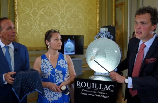 中 건륭제가 쓰던 도자기 물병, 경매서 69억원 낙찰