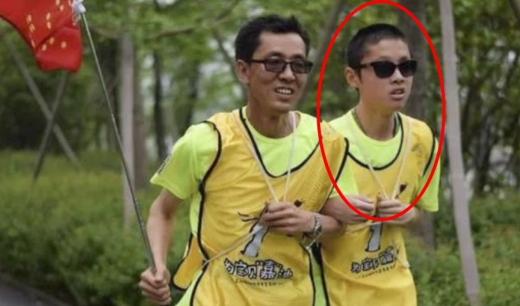 [월드피플+] 시각장애 소년, 좌절 딛고 中 수능에서 1등 차지