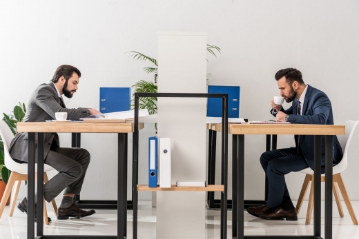 칸막이 사무실 vs 없는 사무실, 더 일하기 좋은 환경은?