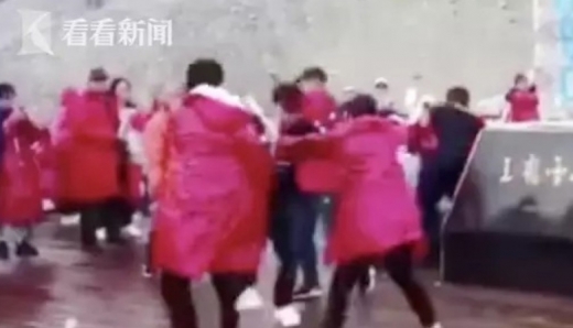 [여기는 중국] ‘인증샷’ 찍으려 몸싸움 벌인 中관광객들 (영상)