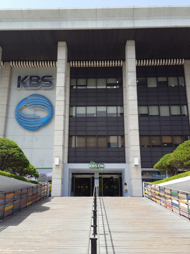 [윤기자의 콕 찍어주는 그곳] 오늘 밤 주인공은 나야 나 - KBS온 견학홀