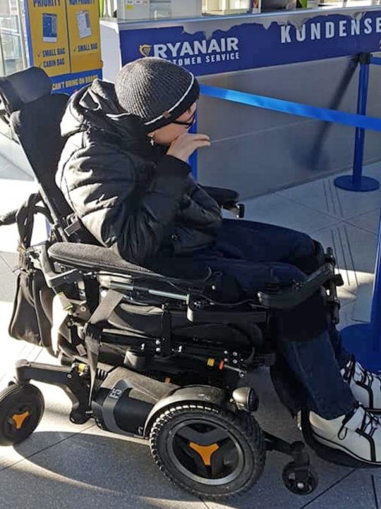 “폭발할지도 몰라”…전동휠체어 탄 장애인 탑승 거절한 항공사