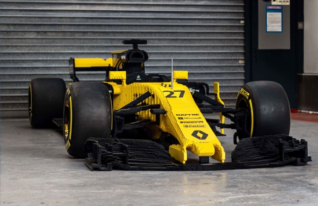 레고 31만개로 만든 F1 레이싱카, 1억원에 팔려