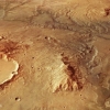 ESA, 화성에 남은 ‘2㎞ 계곡’ 사진 공개…“물 흐른 증거”