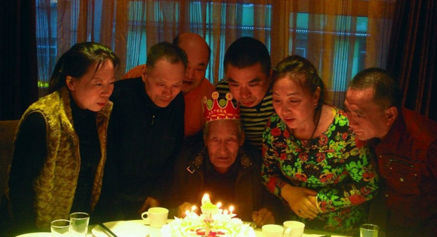 [월드피플+] 6명 고아 키우며 평생을 바친 100살 독신 할아버지의 삶