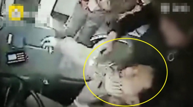 [여기는 중국] 버스 내 흡연 막는 운전기사 목을 스카프로 조른 여성