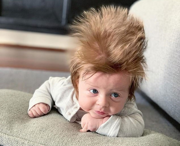 2살 형보다 풍성…‘머리숱 왕’ 생후 16주 아기 화제