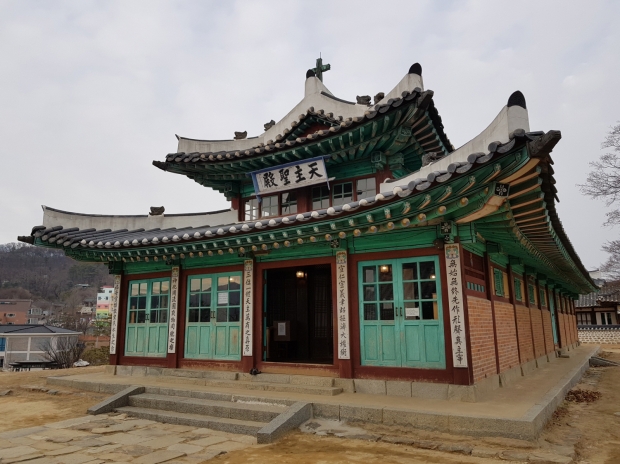 [윤기자의 콕 찍어주는 그곳] 한옥과 성당이 만나다 - 대한성공회 강화성당
