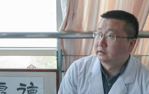 [월드피플+] 14년간 남몰래 가난한 환자들 병원비 내 준 의사