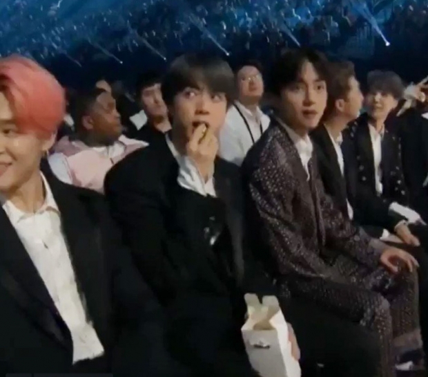 “BTS 정국, ‘잇진’과 함께 ‘팝콘 전통’ 지켰다” 美 환호