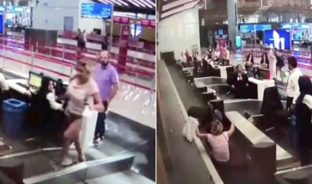 컨베이어벨트 오르다 ‘꽈당’…공항 CCTV 영상 화제