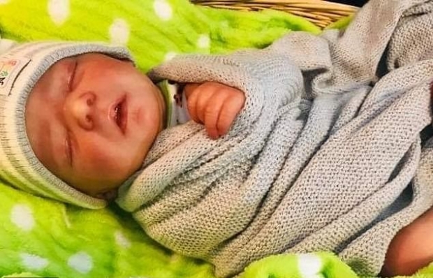 “아들이 죽었어요”…美부부 사연, 알고보니 ‘인형 사기극’