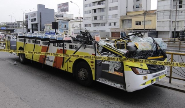[여기는 남미] 고가도로에 쾅…황당 사고로 오픈카 된 시내버스