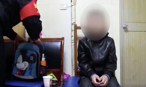 숙제 못한 10살 아들 새벽에 기차역으로 구걸보낸 中 아버지