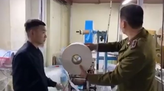 [여기는 베트남] 마스크가 없어서…화장실 휴지로 마스크 제작하다 적발