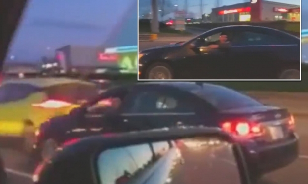 옆차 추월하며 욕하다 전방 부주의로 사고 낸 운전자 (영상)