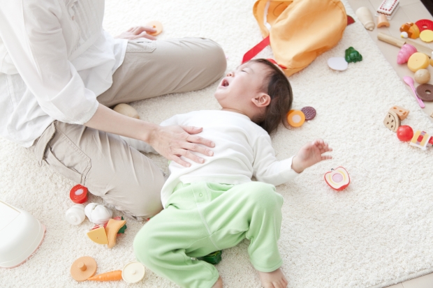 “우는 아기, 몇 분 정도 내버려둬야 스스로 감정 조절하는 법 배워” (연구)