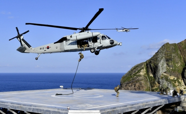 [김대영의 무기 인사이드] 軍, UH-60 헬기 개량사업 미 록히드 마틴사 뛰어든다