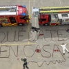 “집에 계세요!”…스페인 소방관들이 소방호수로 쓴 방역 메시지