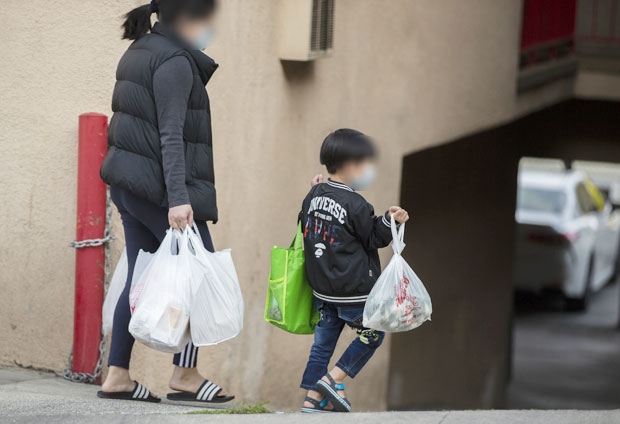 “아시아인 쓸어버릴 것”…미국 내 동양계 일가족 흉기 피습