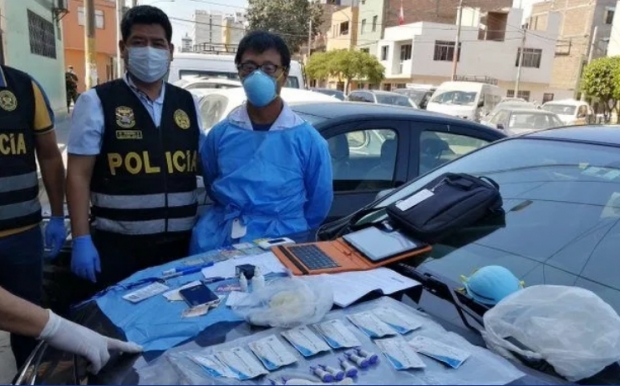 [여기는 남미] 페루 경찰, 의사 행세하며 코로나 검사해주던 중국인 검거