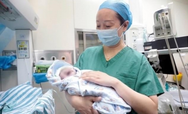 10년 차이인데 쌍둥이?…中 부부, 10년 된 냉동 배아로 아이 출산