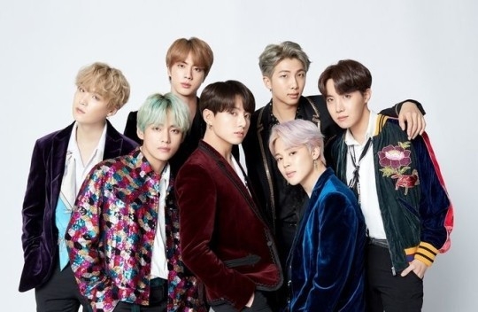 “BTS는 작은 보이밴드”… ‘아미’ 분노케 한 英방송인의 발언 논란