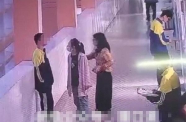 [여기는 중국] 부모에게 뺨 맞자 학교 5층서 투신한 중학생