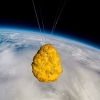 우주로 간 치킨 너겟…88만개 쌓아 올린 높이까지 도달 (영상)