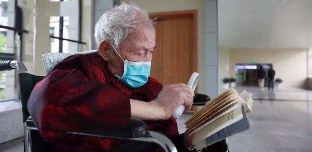 영어부터 스페인어까지…5개 국어 독학한 中 104세 할아버지