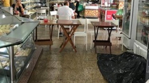 [여기는 남미] 노숙인 시신 옆에 두고 그대로 장사한 빵집 논란