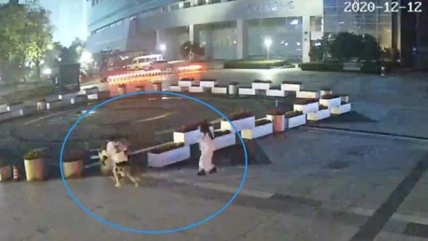 [여기는 중국] “그냥 재미로...” 한밤 중 귀신 분장 후 여성 행인들 뒤쫓은 남성