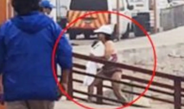 [여기는 남미] 코로나 탓에…도마 들고 해수욕장 들어간 페루 여자