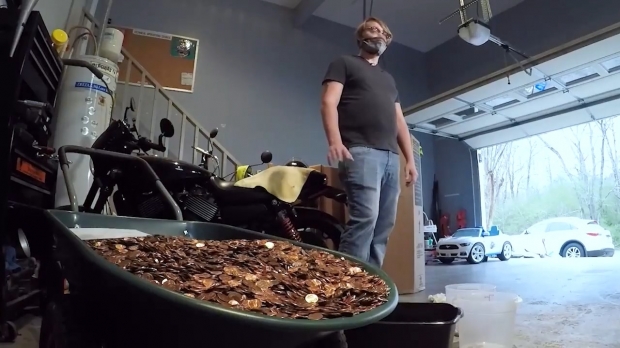 체불임금 100만원 ‘기름투성이 동전 더미’로 지급한 美 남성