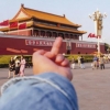“톈안먼 광장에 중지(中指) 세운 내 사진 자랑스러워” 아이웨이웨이
