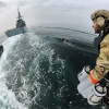 [영상] 바다 위 아이언맨…제트수트 입고 공중 부양한 英 해병