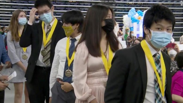졸업생 대표가 9명?…美 휴스턴 고교, 공동 수석 최다 기록 화제