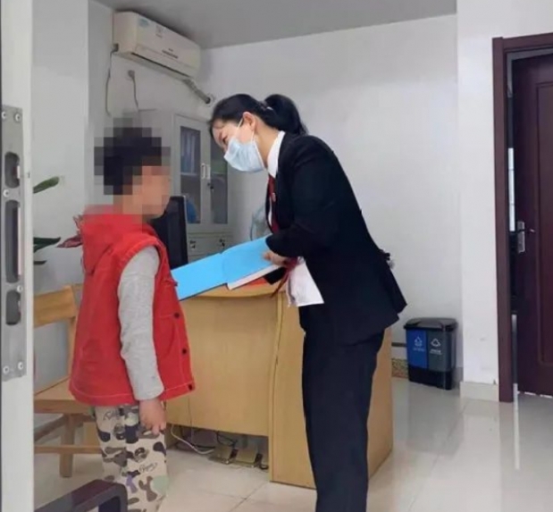 [여기는 중국] 암투병 4세 아들 버릴 땐 언제고 이제와 “자식 내놔”