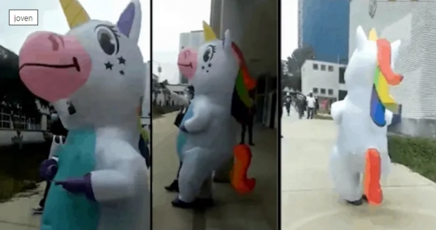 “평상복인데요?”…투표소 웃음꽃 피게 한 페루 유권자 화제