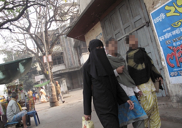 10대 자매 집단 성폭행 충격에…인도 어머니 심장마비 사망