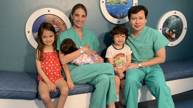6살, 3살, 1살 자녀에게 화이자 백신 맞게 한 美 의사 부부