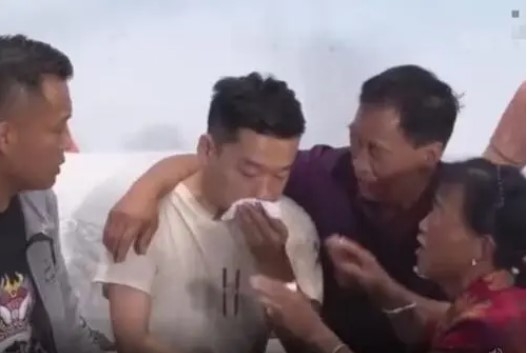 유괴당해 52만원에 팔려간 中 쌍둥이, 28년 만에 아버지 상봉