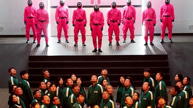 전 세계가 봤다 ‘오징어 게임’ 독주 체제…넷플릭스 역대 최고 흥행작