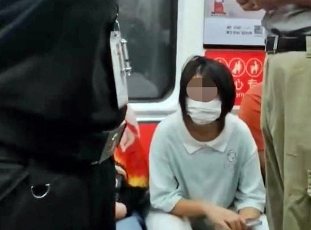 “외국인이면 다야?”…中보안요원 ‘파란 눈 외국인 숭배’ 논란
